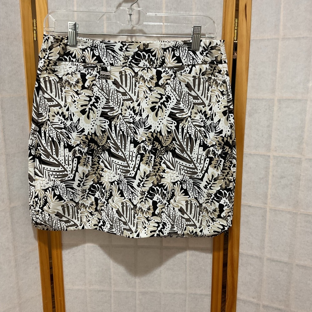 Lulu-B Women's Athletic Skort in White and Black Pattern